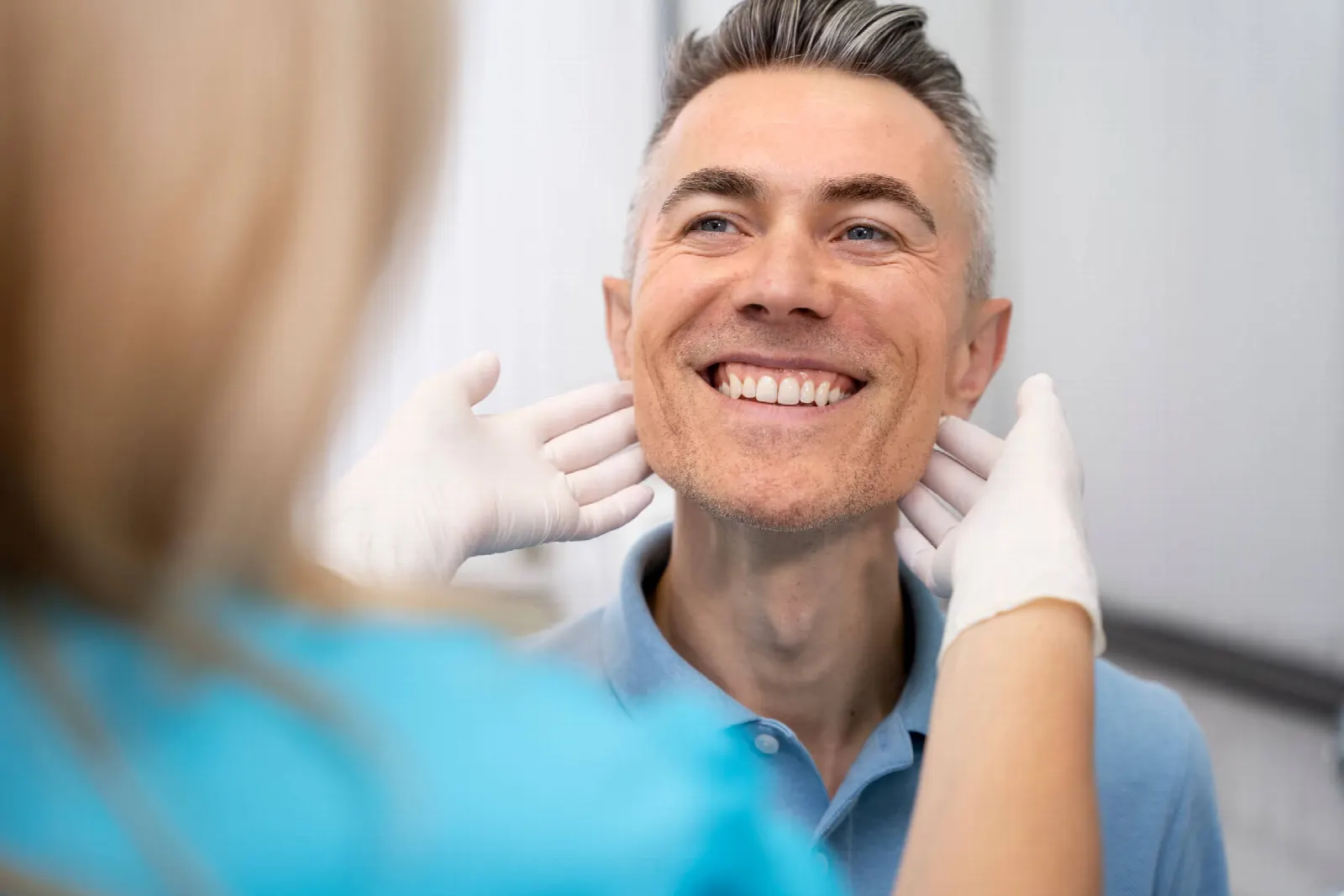 Kontrola pacienta po zavedení miniimplantátov