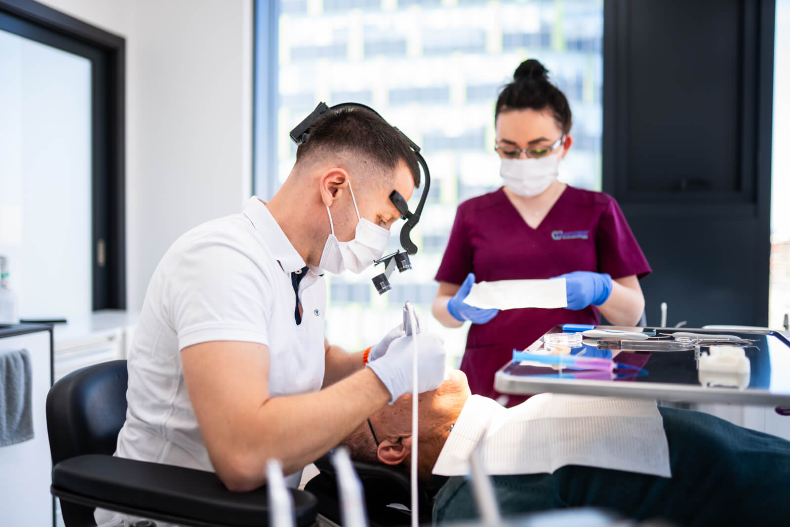 mudr. repasi impantologia a zuby v zahraničí