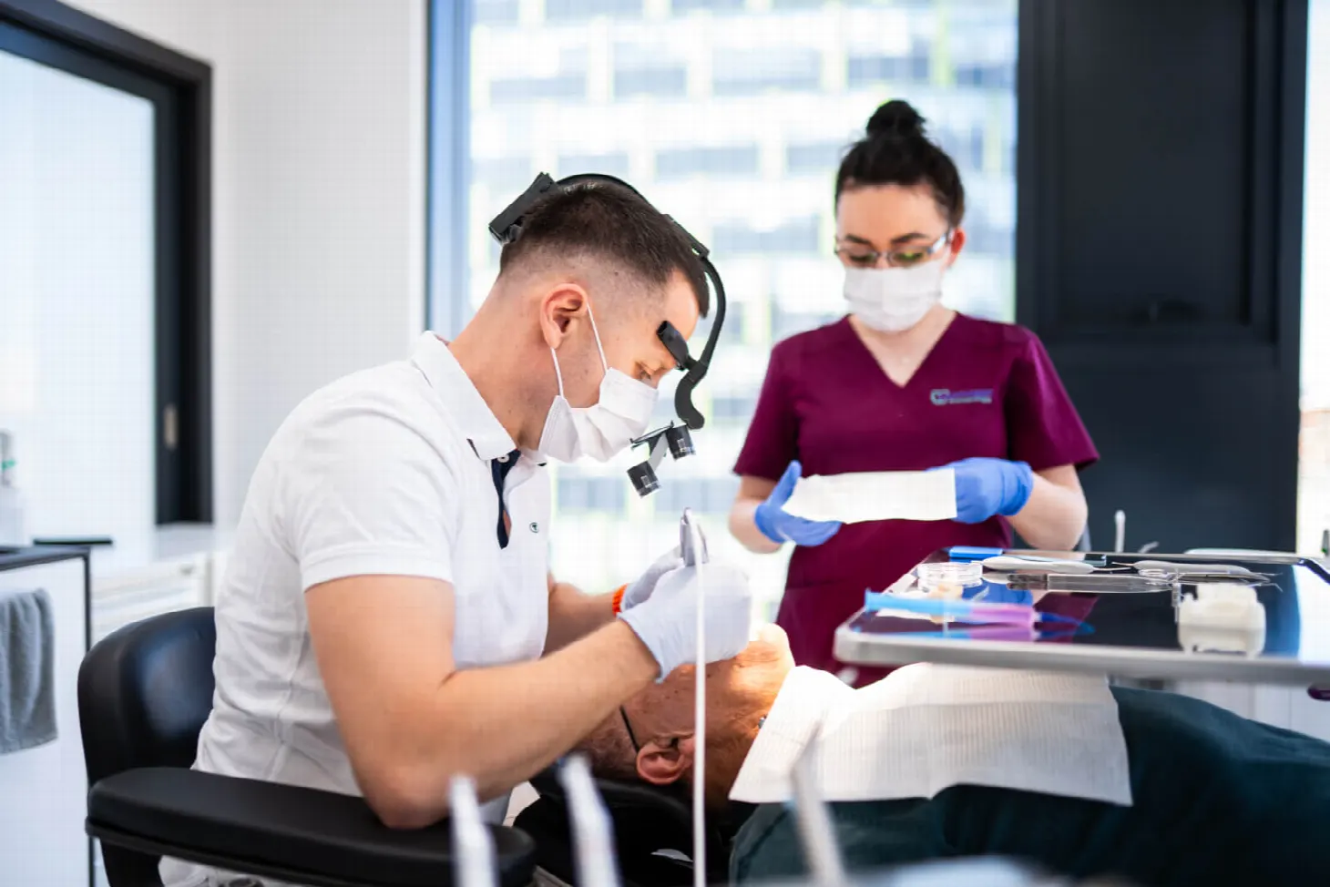 mudr. repasi impantologia a zuby v zahraničí