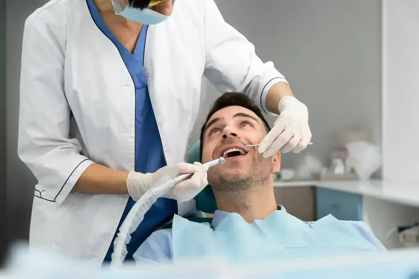 Odstránenie zubného povlaku a kameňa v ambulancii HAPPYDENT