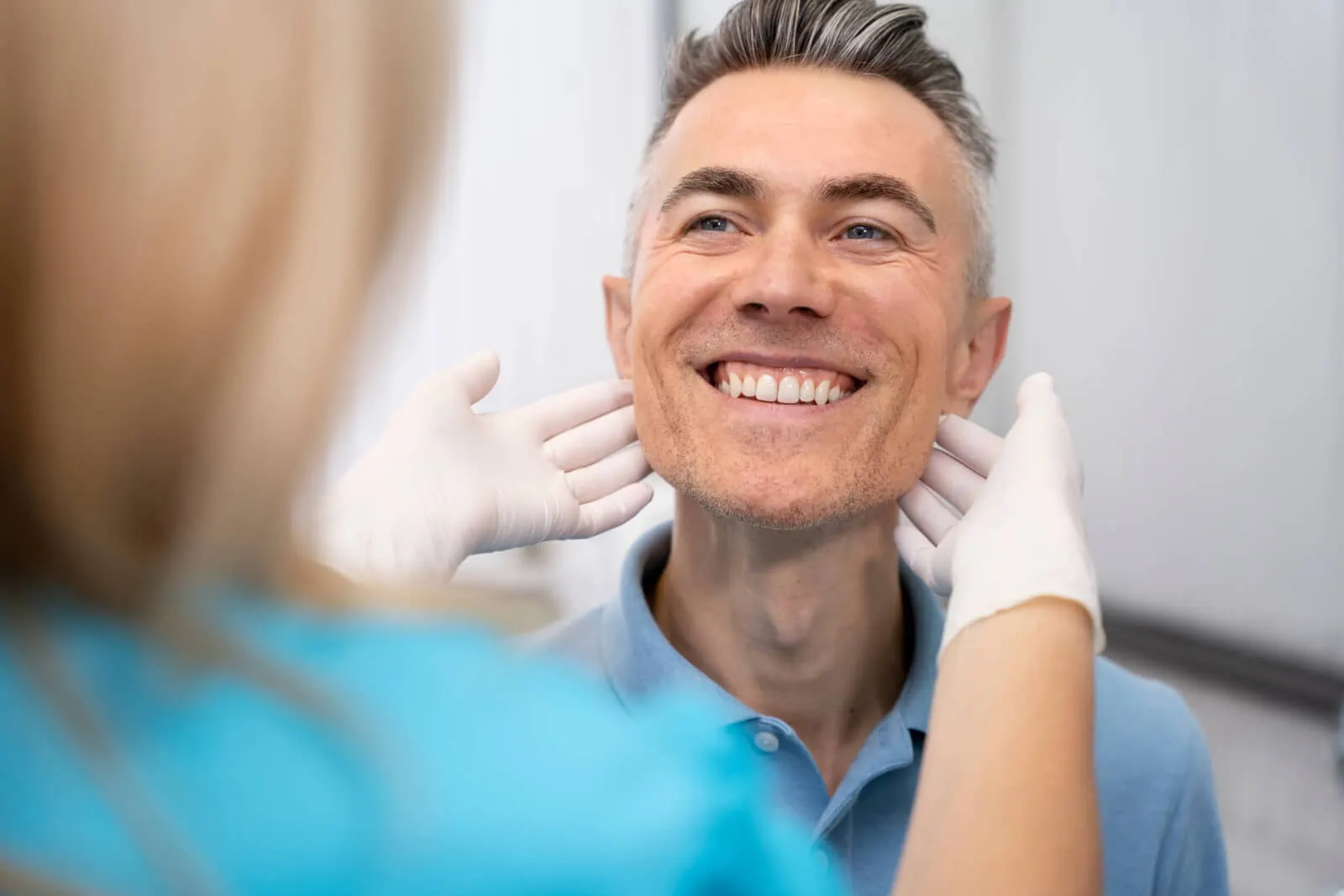 Kontrola pacienta po zavedení miniimplantátov