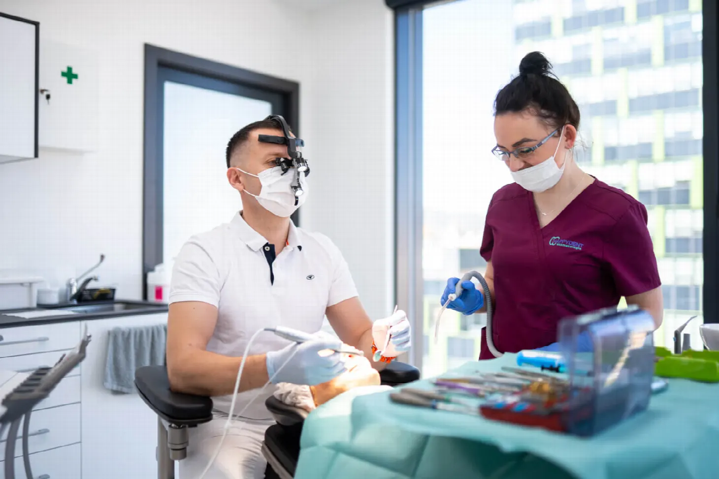 mudr. repasi impantologia a zuby v zahraničí