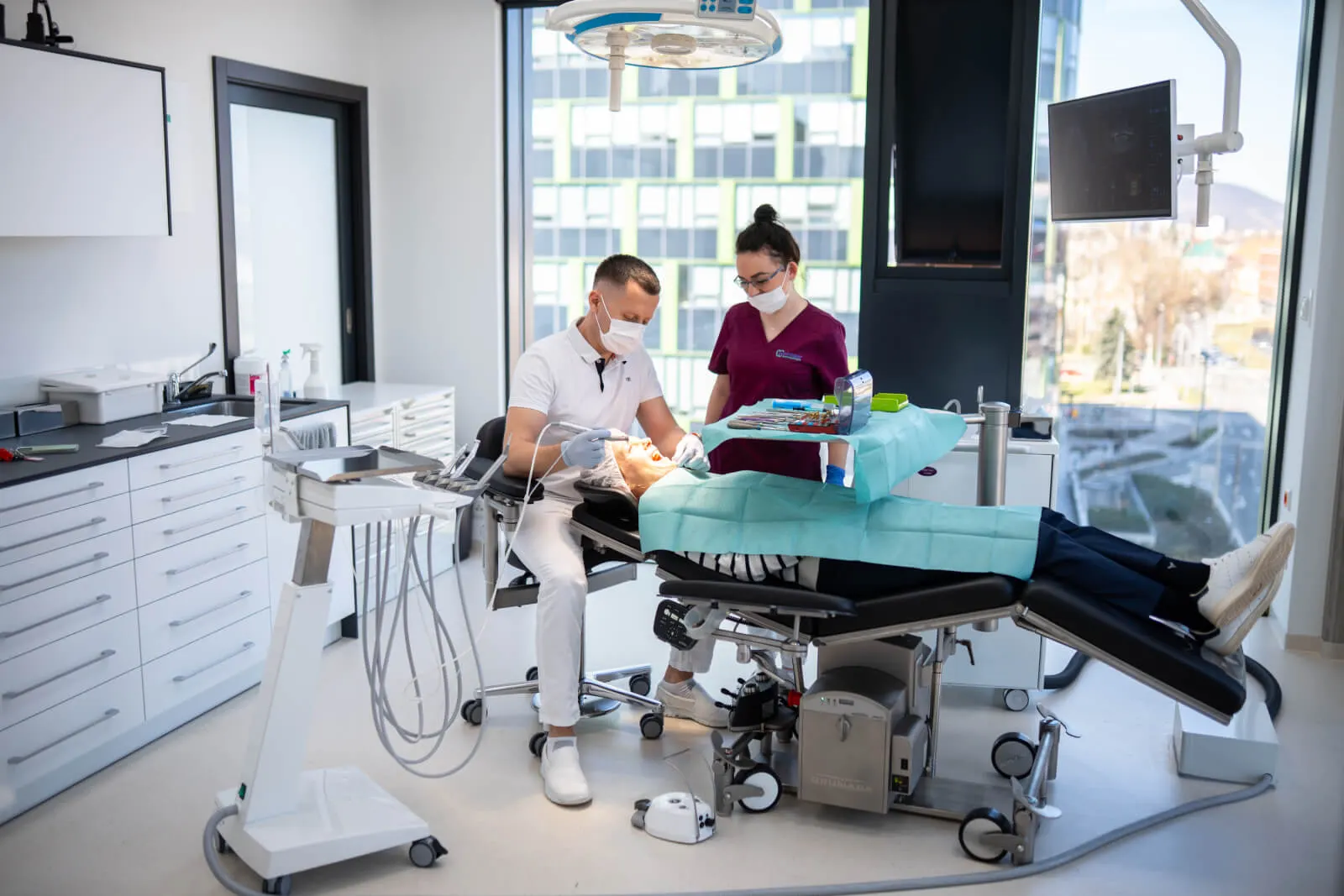 Ako prebieha zavedenie zubného implantátu krok za krokom