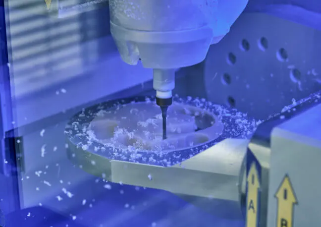 Frézovanie zubnej náhrady v CAD/CAM fréze laboratória HAPPYDENT LAB