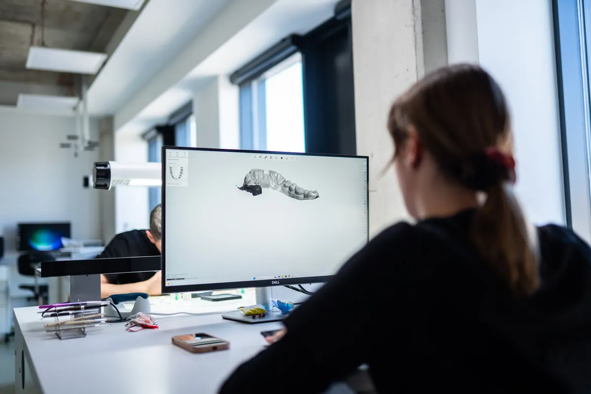 Digitálne modelovanie zubnej náhrady v laboratóriu HAPPYDENT LAB